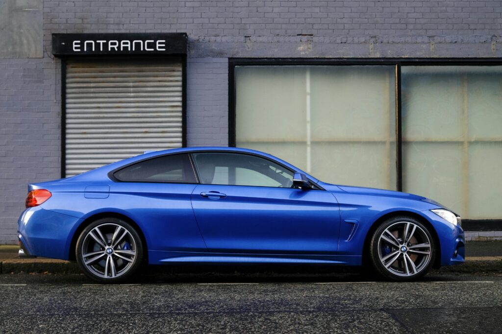 Article voiture bleu